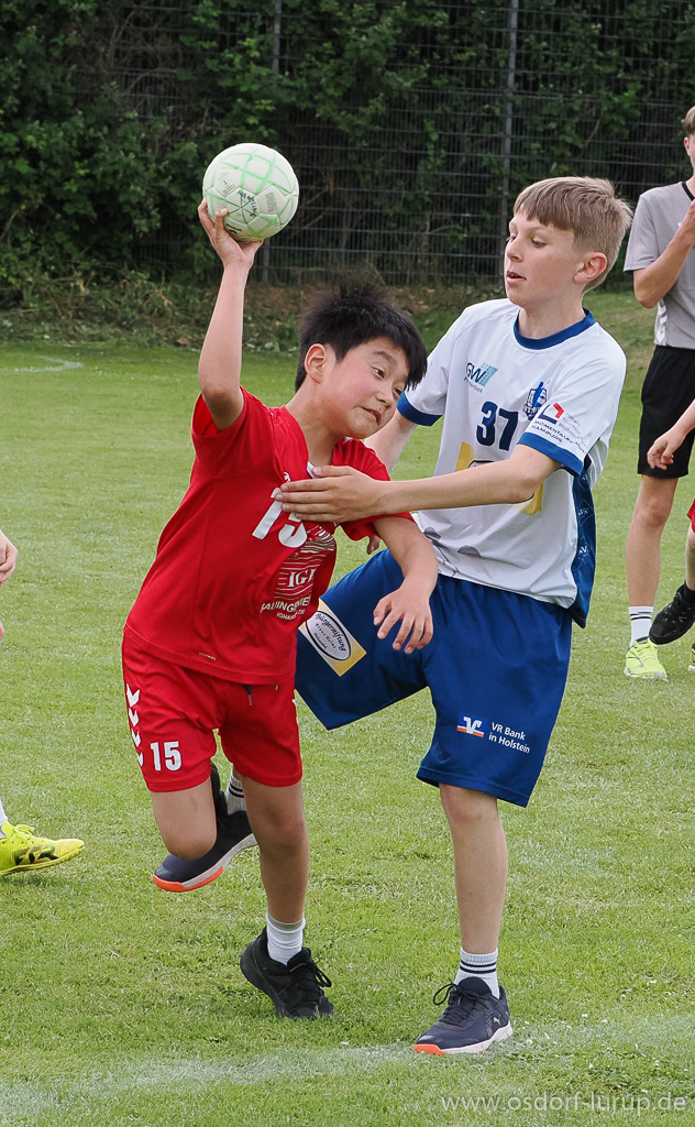 Spieler beim Torwurf (mD-Jugend) Jugend